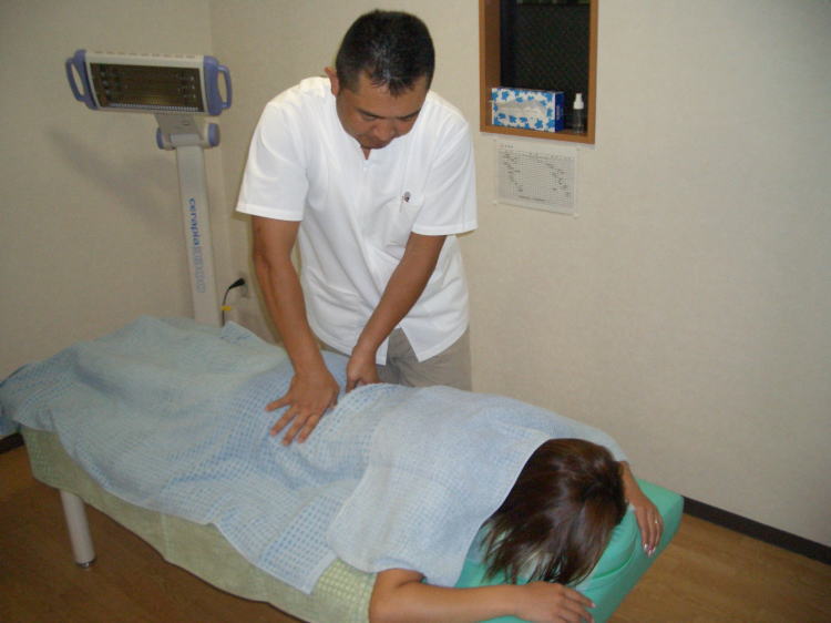 腰痛の深層マッサージ